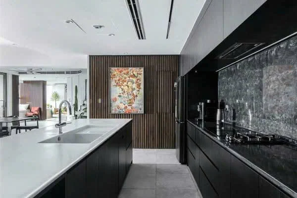 Bán căn hộ Midtown đập thông